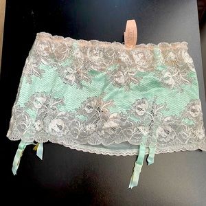 NWT Victoria's Secret Bling Garter Thong Skirt 
Size S